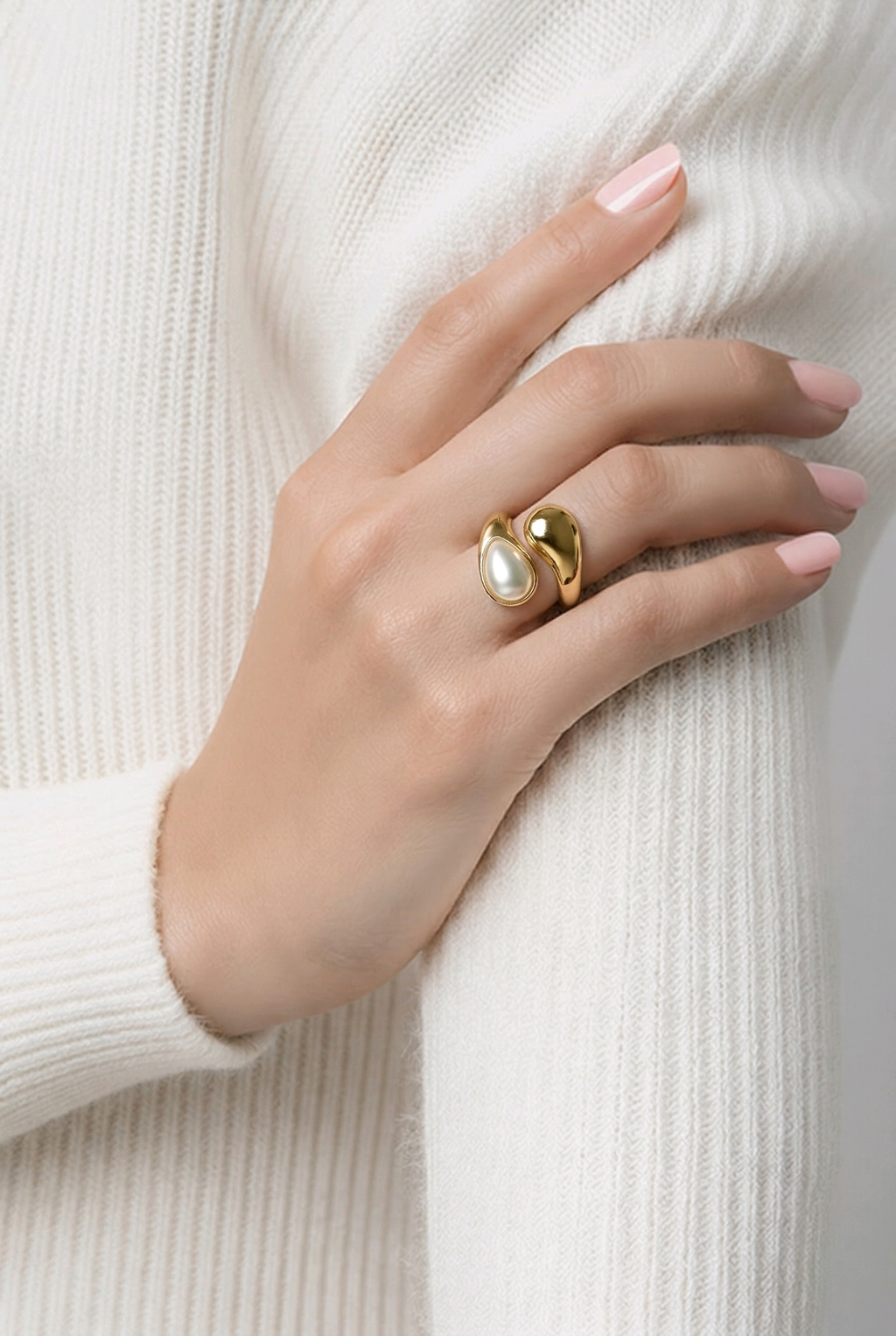 Luna Pearl Ring